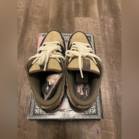 Travis Scott dunks size 10 - Picture 5 of 8